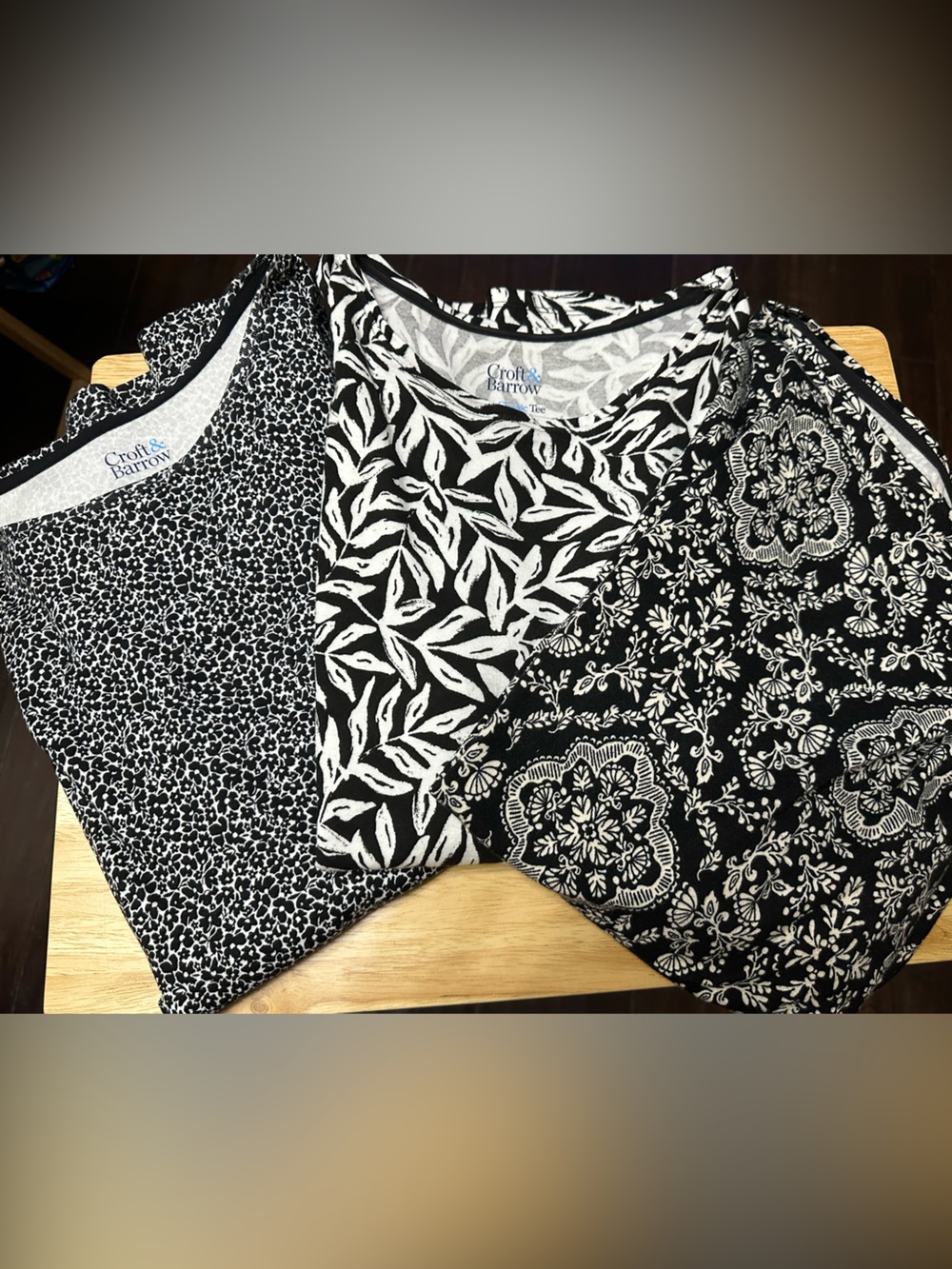 croft & barrow Black and White Print 2 Short Sleeve 1 long sleeve